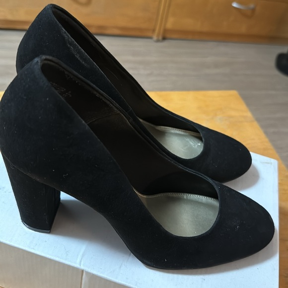 Brand New Fioni Heels - Picture 5 of 6